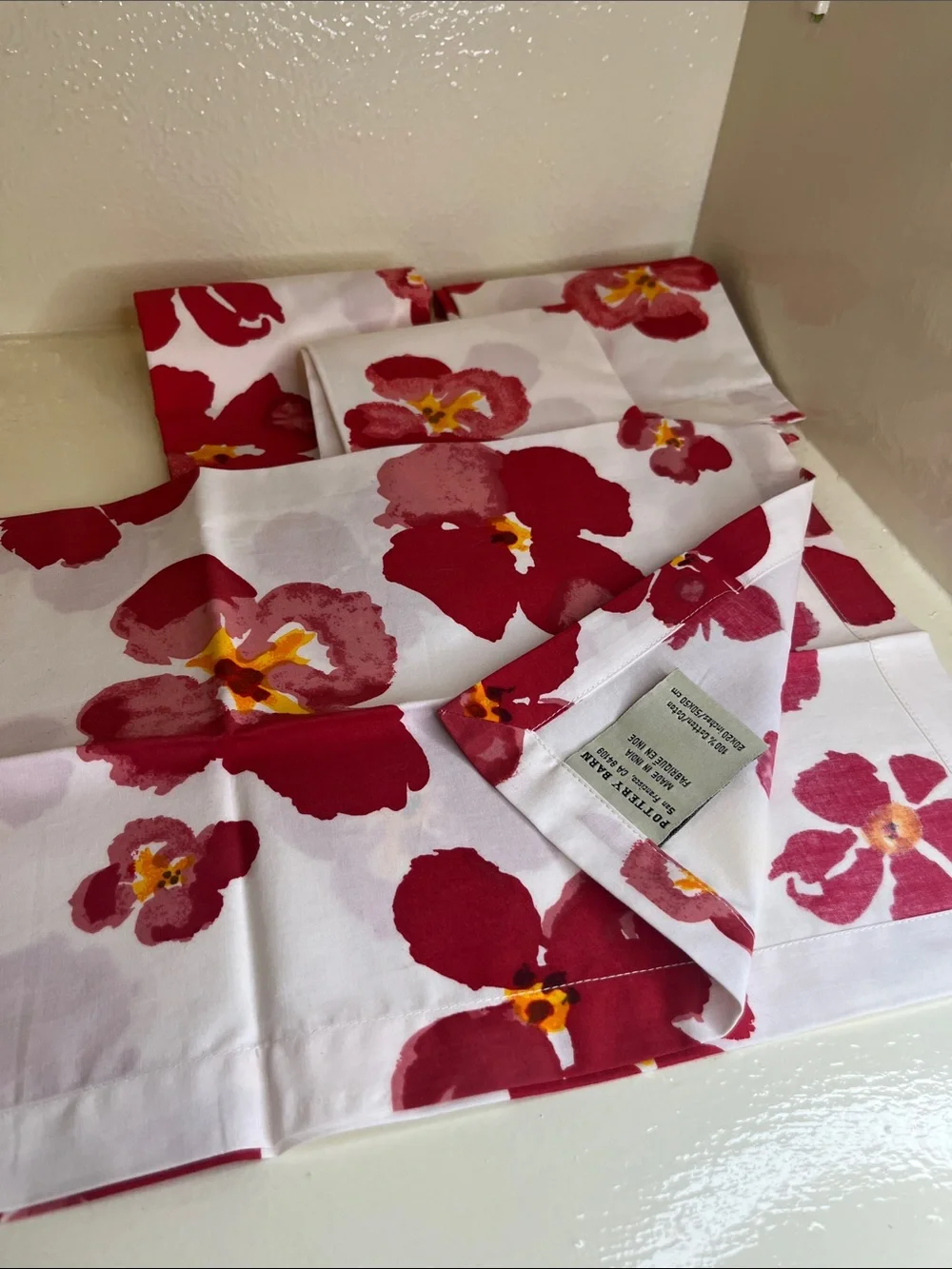 Vintage, Retired, Pottery Barn Set of 4 Vibrant Red Poppy Napkins- 100% Cotton